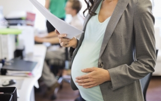 Sejm debatuje nad propozycją urlopów ciążowych